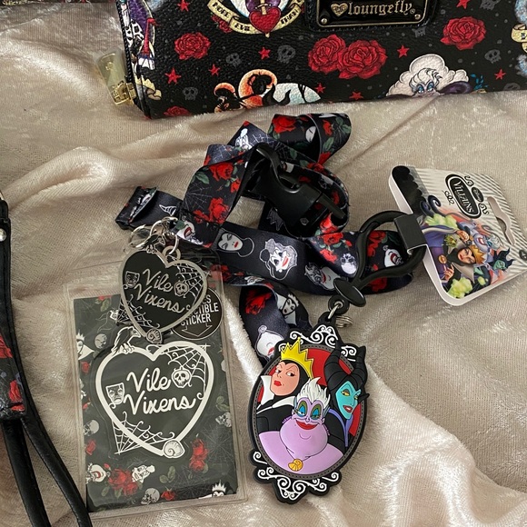 Loungefly Disney Villains Black and Red  Bag Set all 6 pieces - Picture 4 of 8